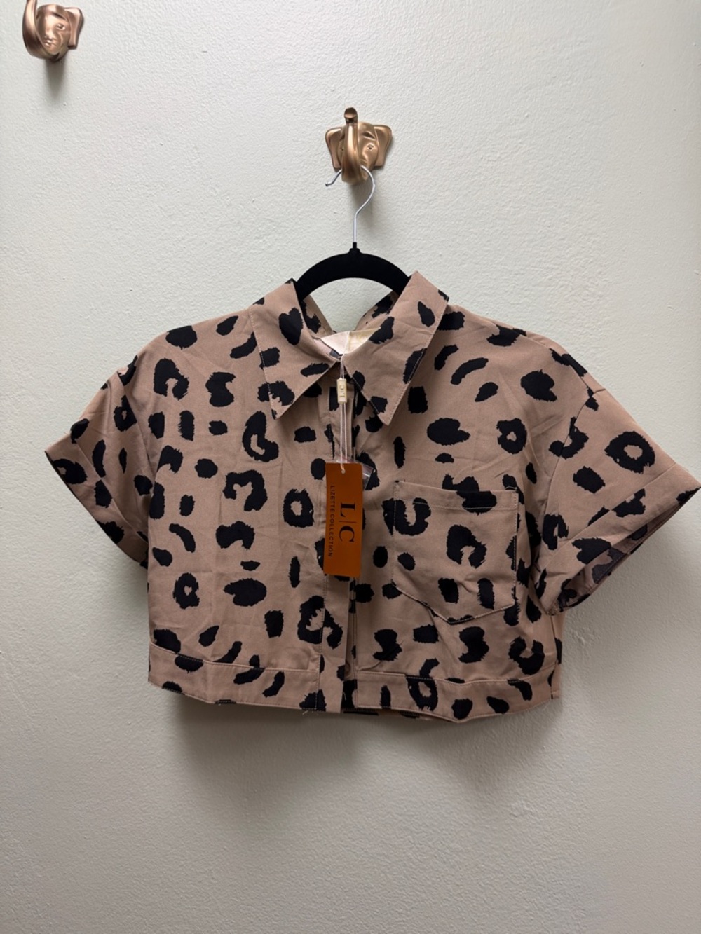 Kids' Leopard Print Button-Up Crop Shirt in Pink